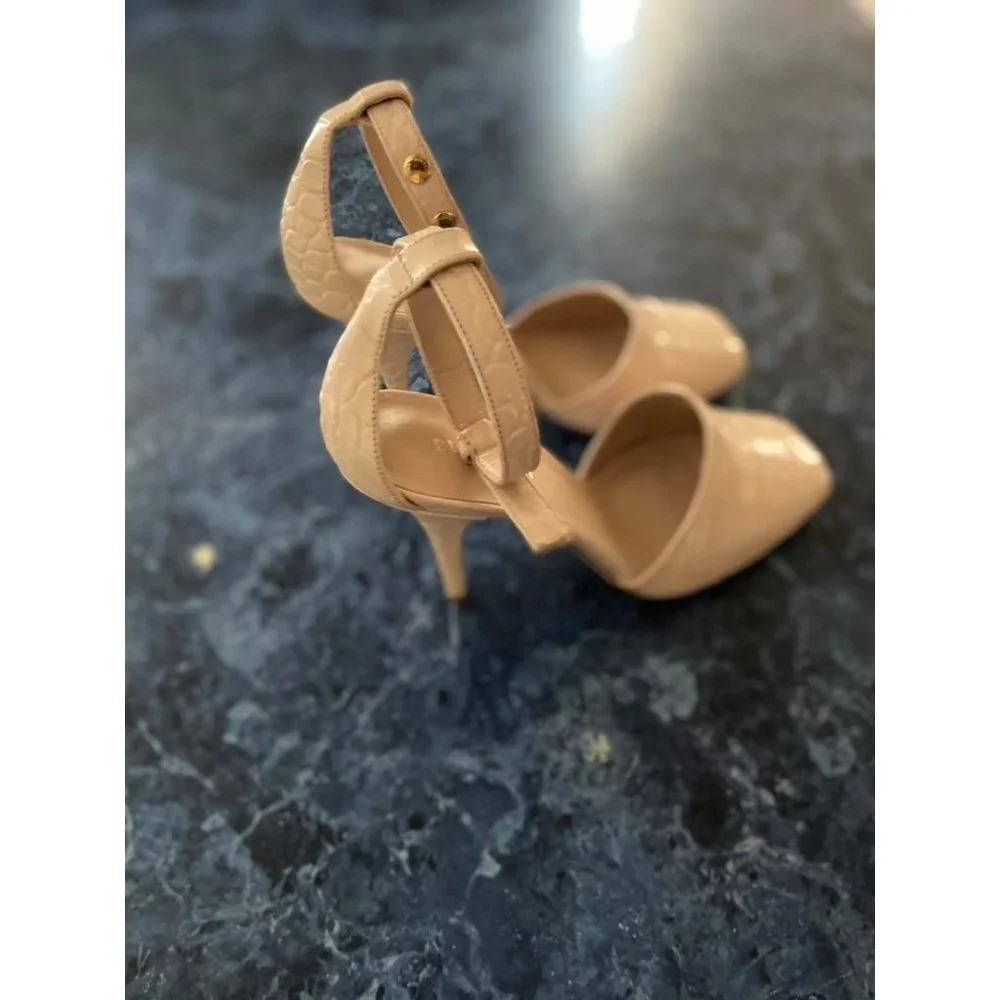 Burberry Triple Stud Embossed Leather Pe - Picture 5 of 8